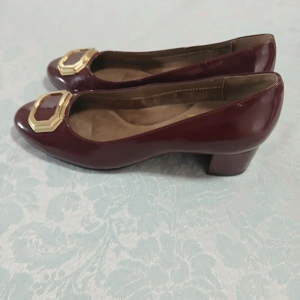 Aerosoles Women's Compadre Pump in Maroon Faux Patent Leather Size 7.5